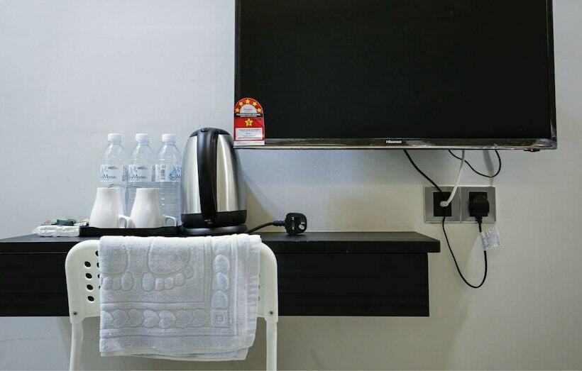 חדר דלוקס לשלושה, Merrinton