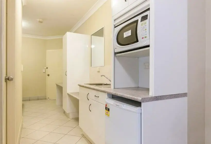 اتاق لوکس با تخت دو نفره بزرگ, Villa Capri Motel