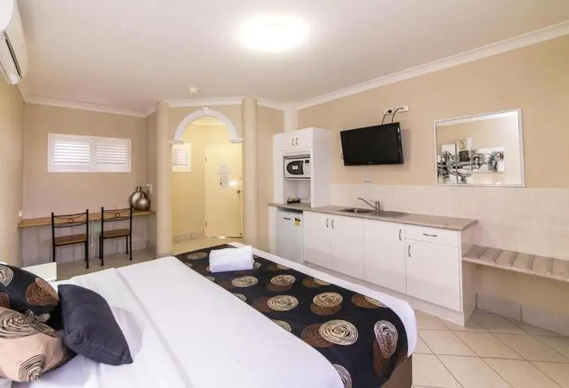 سوئیت با تخت بزرگ, Villa Capri Motel