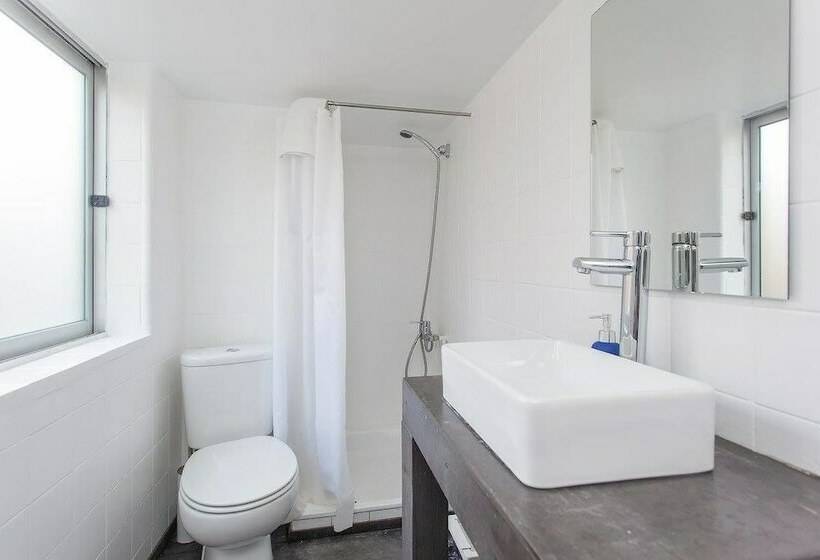 Quarto Estandar, 5 Sins Chiado Hostel