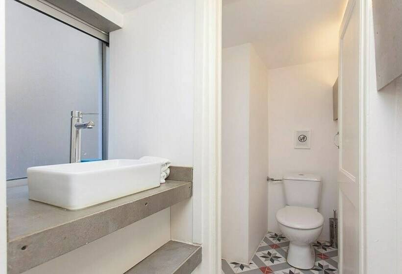 Quarto Estandar, 5 Sins Chiado Hostel