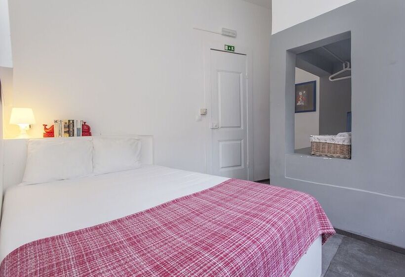 Quarto Estandar, 5 Sins Chiado Hostel