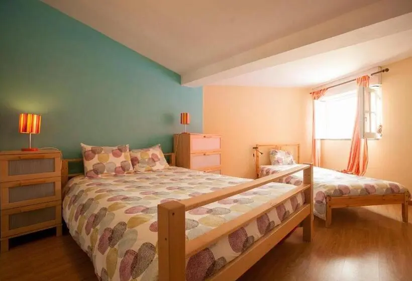 ベーシックトリプルルーム, Ericeira Surf Camp