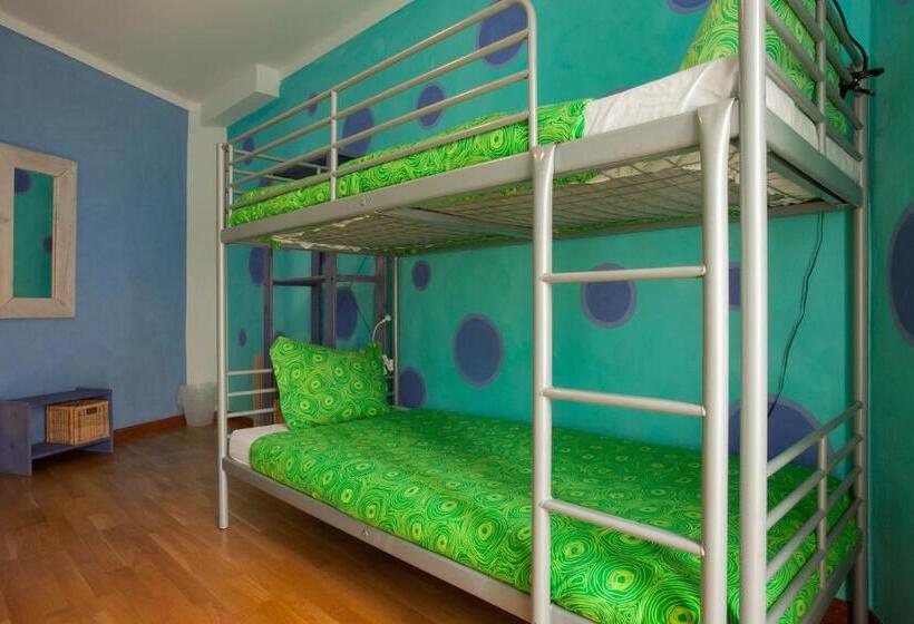 تختخواب در اتاق مشترک, Ericeira Surf Camp