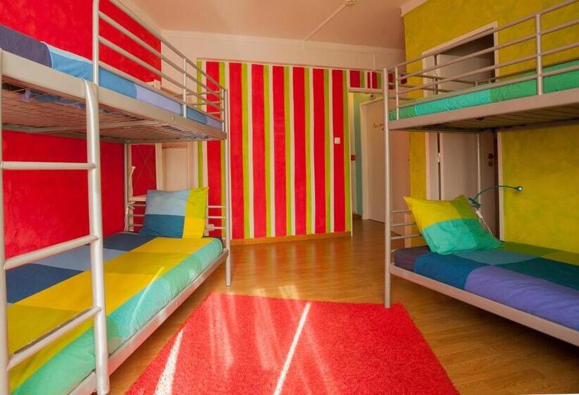 تختخواب در اتاق مشترک, Ericeira Surf Camp