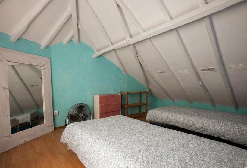 تختخواب در اتاق مشترک, Ericeira Surf Camp