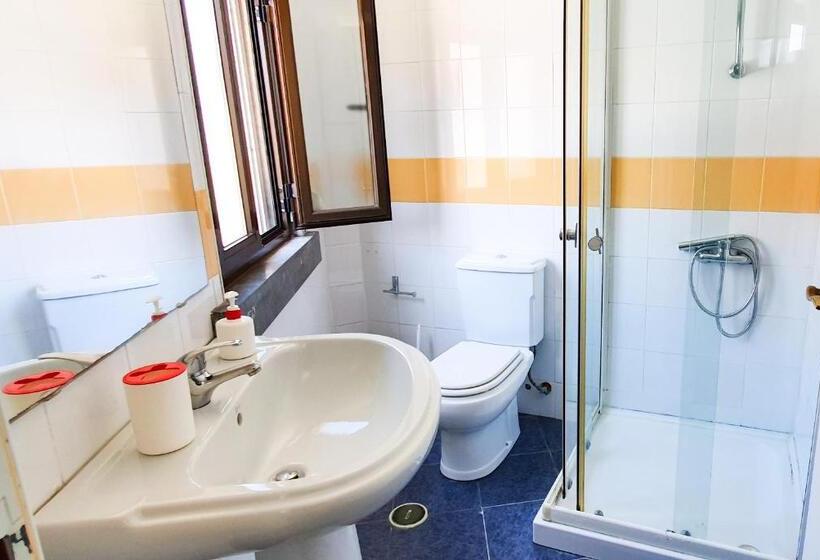 اتاق لوکس, Ericeira Surf Camp