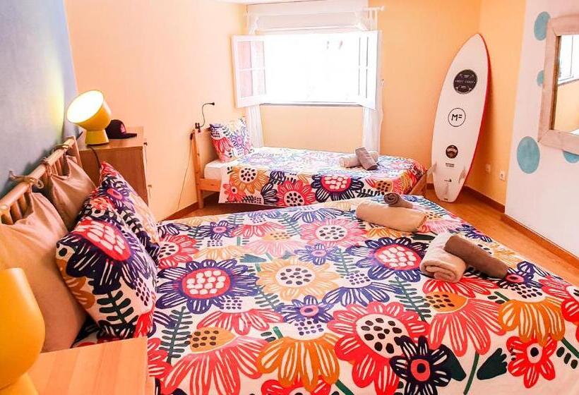 اتاق ساده سه نفره, Ericeira Surf Camp