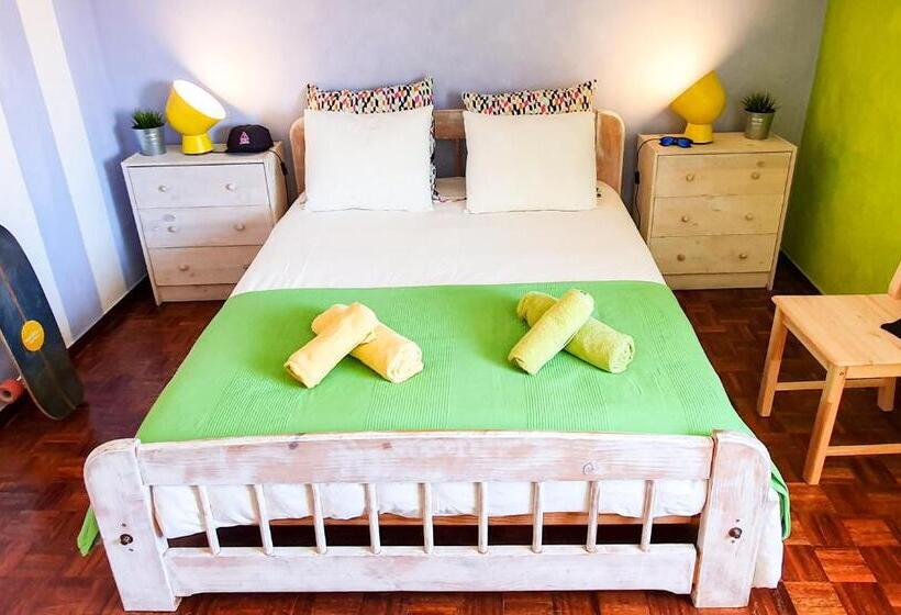 اتاق عادی, Ericeira Surf Camp