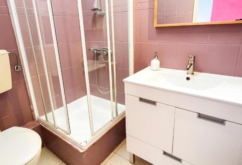 اتاق عادی, Ericeira Surf Camp