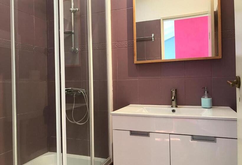 اتاق عادی, Ericeira Surf Camp