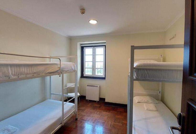 Pokój Standard Czteroosobowy Wspólna Łazienka, Hi Alfeizerão – Pousada De Juventude