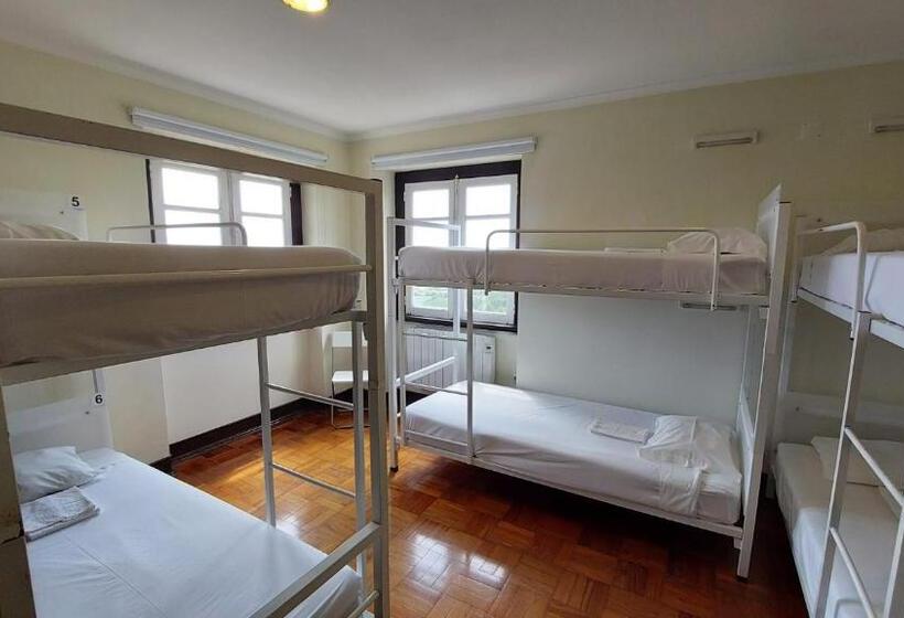 Pokój Rodzinny Wspólna Łazienka, Hi Alfeizerão – Pousada De Juventude