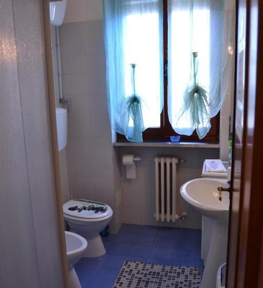 اتاق استاندارد یک تخته با سرویس بهداشتی مشترک, My Way