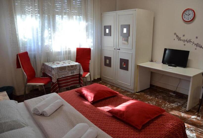 اتاق استاندارد یک نفره, My Way