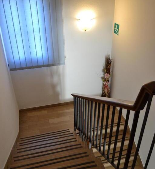 اتاق استاندارد یک نفره, My Way