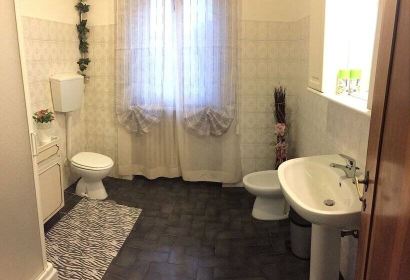 اتاق استاندارد یک تخته با سرویس بهداشتی مشترک, My Way