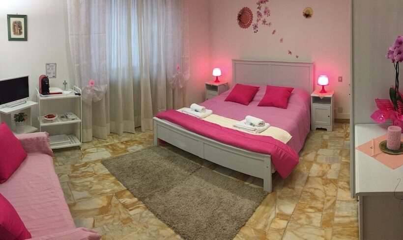 اتاق استاندارد سه تخته با سرویس بهداشتی مشترک, My Way