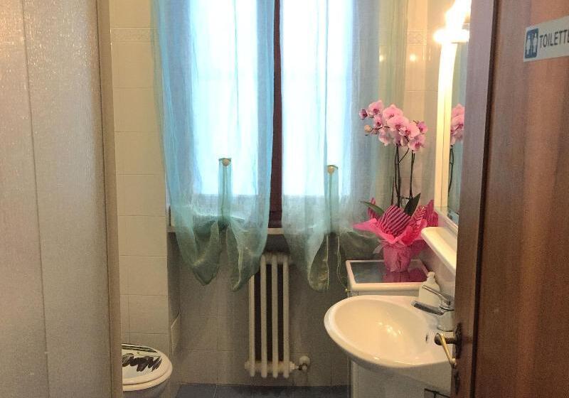 اتاق استاندارد یک نفره, My Way