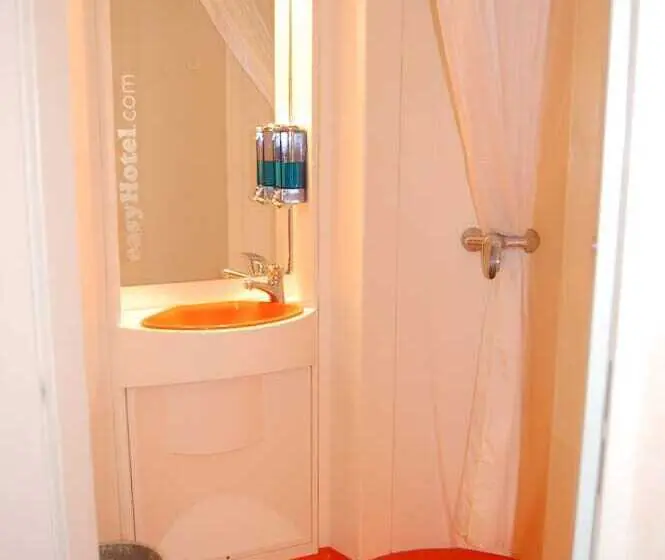 エコノミールーム, Easyhotel South Kensington