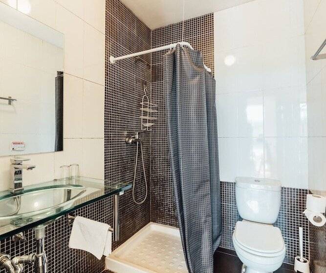 اتاق استاندارد چهار تخته, Swissporto Guest House