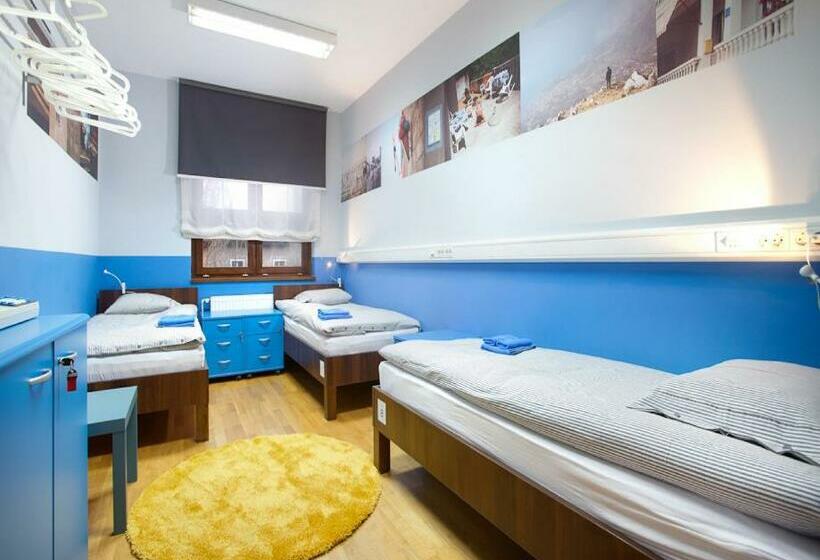 스탠다드 트리픔 룸 공동욕실, Hostel Bureau