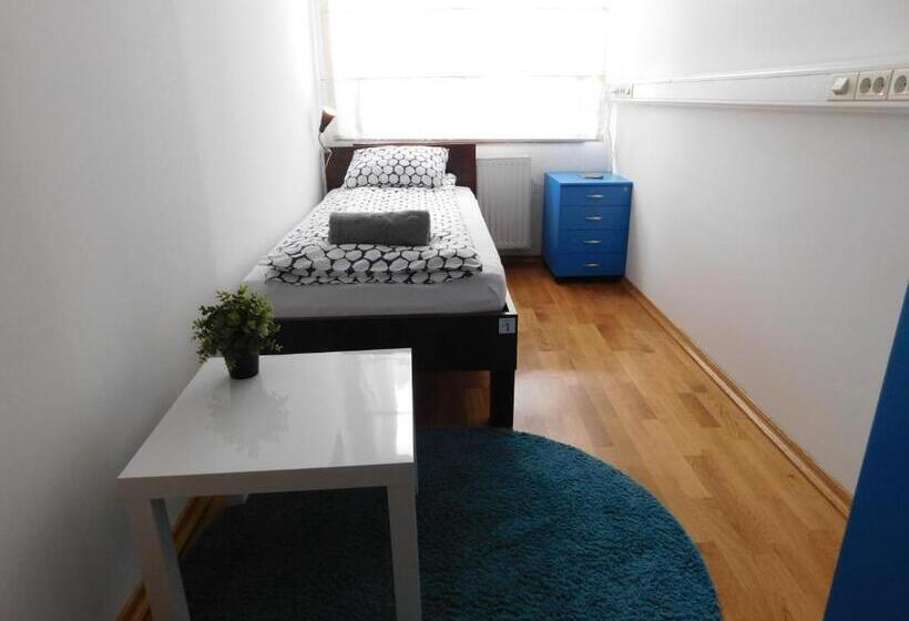 غرفة قياسية فردية حمام مشترك, Hostel Bureau