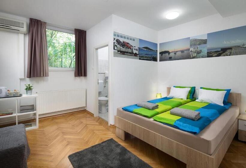 غرفة ديلوكس, Hostel Bureau