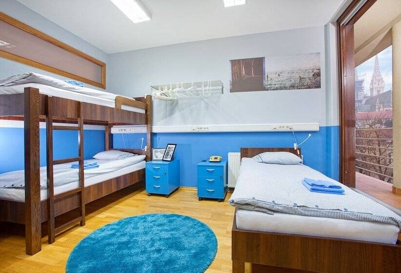 غرفة قياسية ثلاثية حمام مشترك, Hostel Bureau