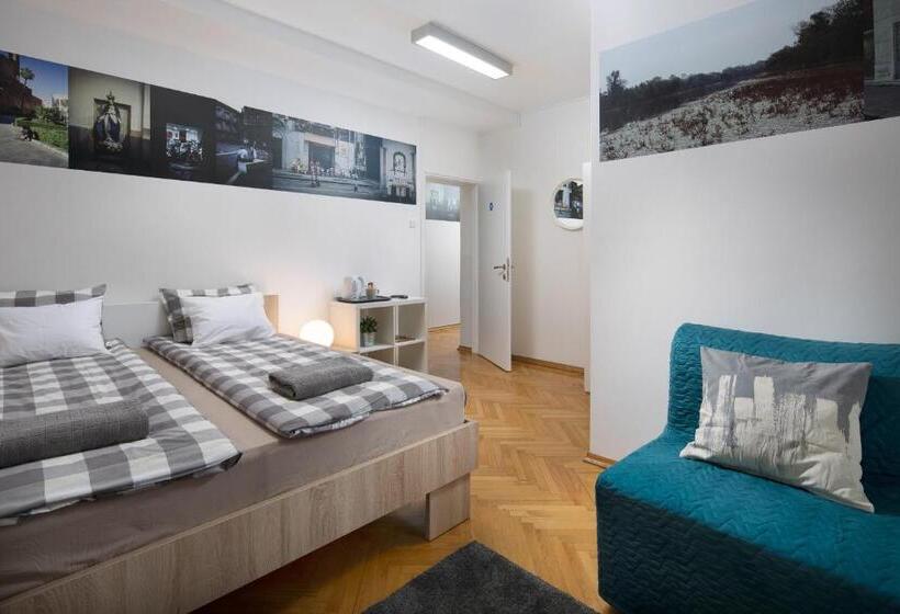 غرفة ديلوكس, Hostel Bureau