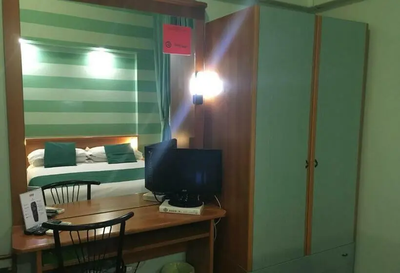 اتاق اکونومی, Albergo Glory