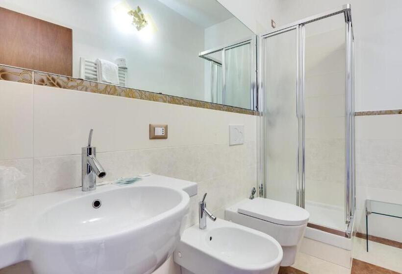 Quarto Triplo Standart, At Leonard