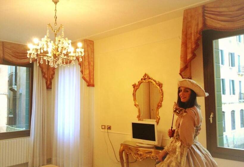 Quarto Quádruplo Standard, At Leonard