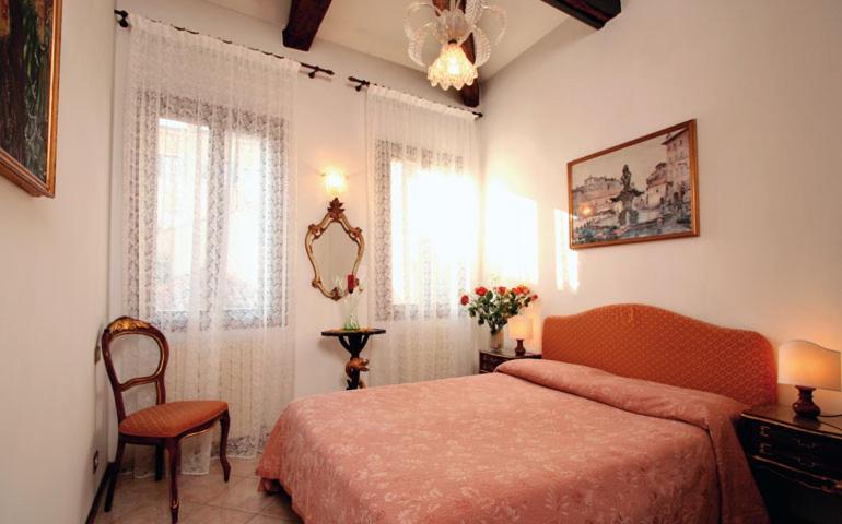 Quarto Economy, At Leonard