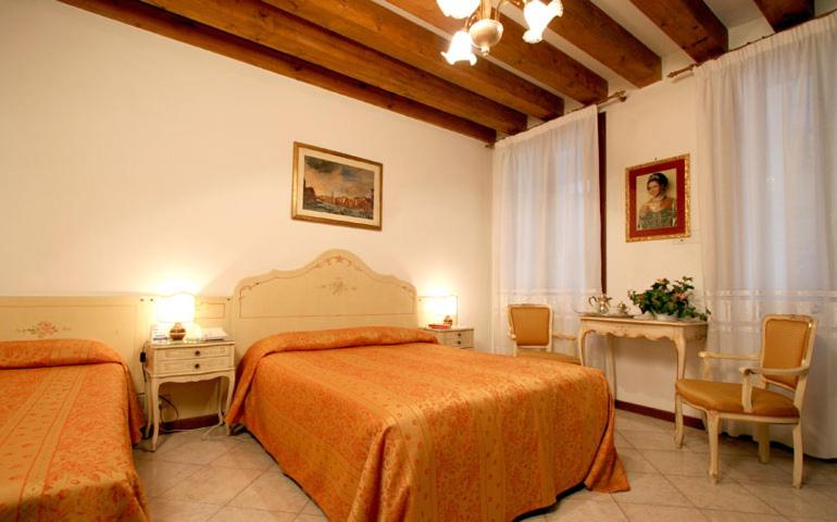 Quarto Economy, At Leonard