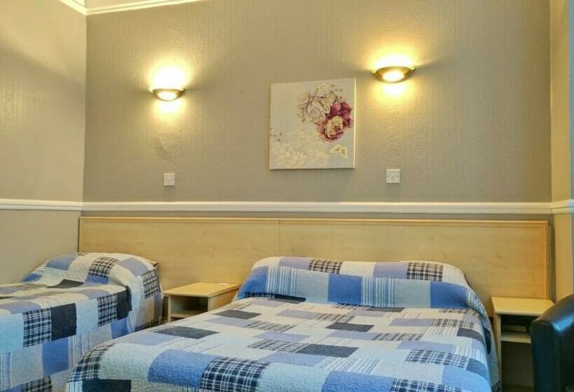 标准三人间, Avis