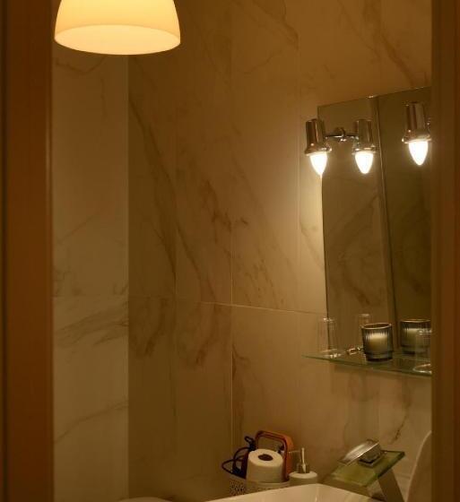 标准房带园景, Carina