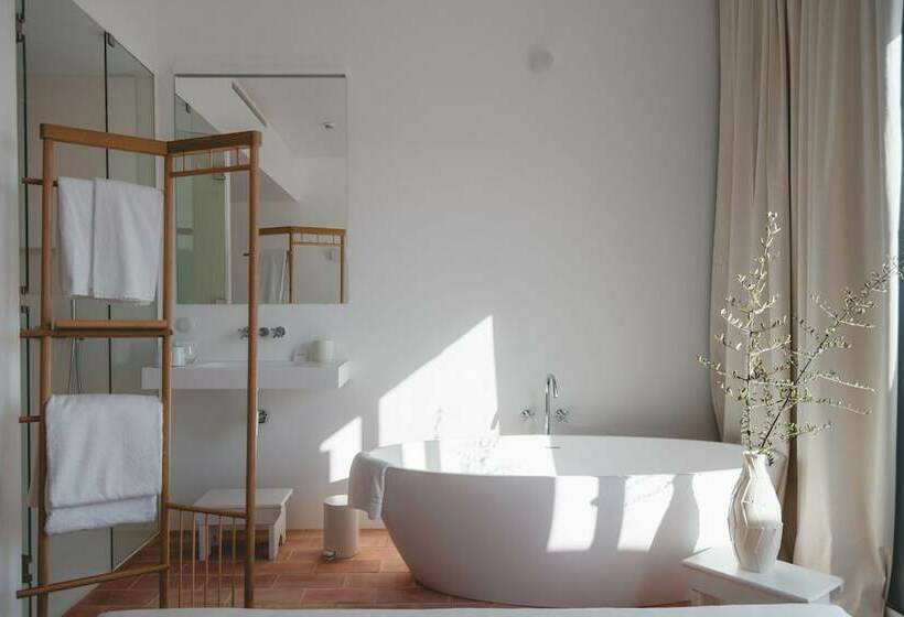 Номер Премиум, Casa Mãe Lagos
