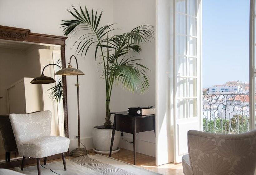 Люкс Комфорт, Casa Mãe Lagos
