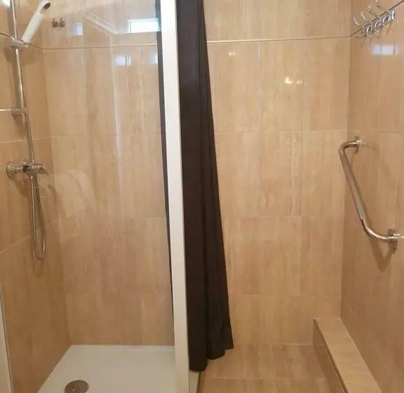 اتاق استاندارد یک نفره, Hôtel Saint Sébastien