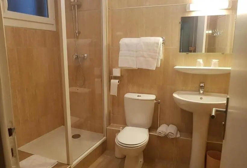 اتاق استاندارد چهار تخته, Hôtel Saint Sébastien