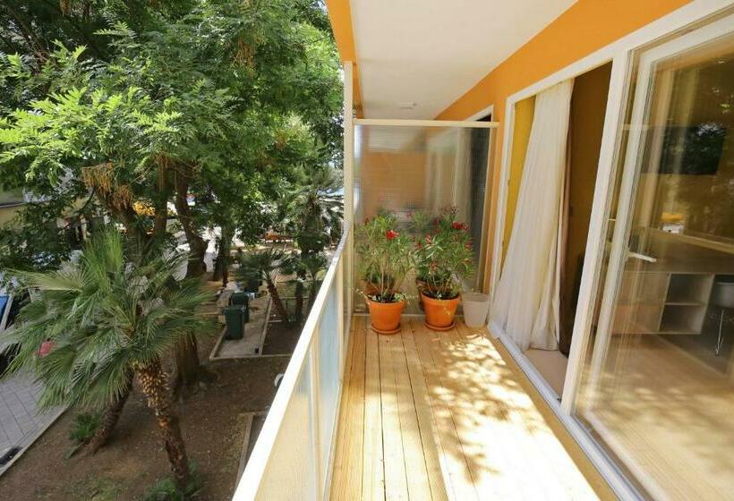 带阳台的豪华间, Kai Boutique Studio & Rooms