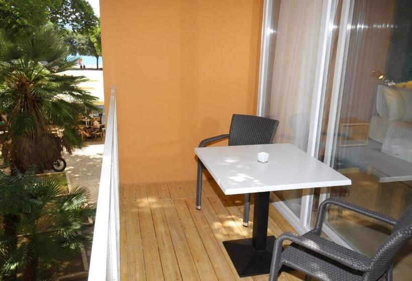 带阳台的豪华间, Kai Boutique Studio & Rooms