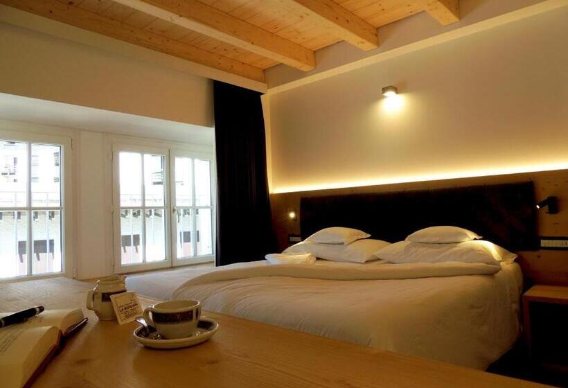 غرفة سوبيريور ثلاثية, La Meridiana