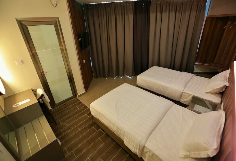 غرفة تنفيذية, Pantai Regal