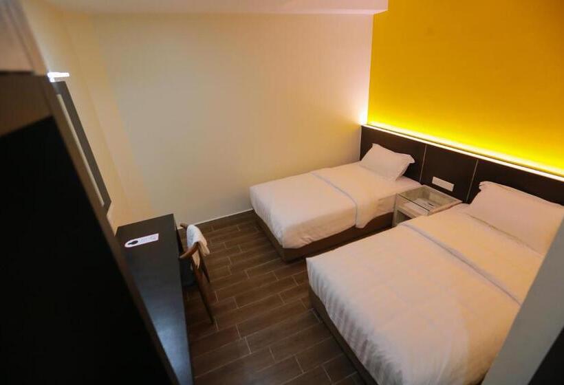 غرفة قياسية, Pantai Regal