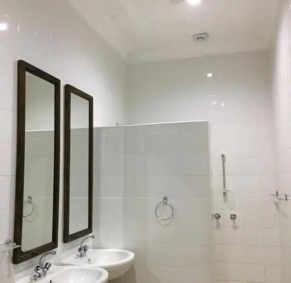 デラックストリプルルーム, Polokwane Place