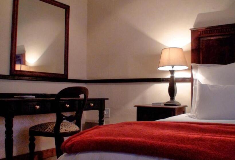 디럭스 트리플 룸, Polokwane Place