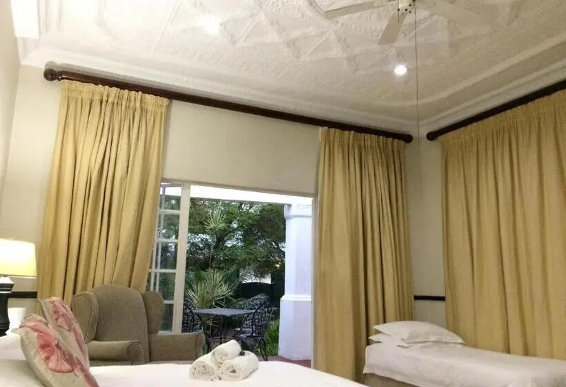 デラックストリプルルーム, Polokwane Place