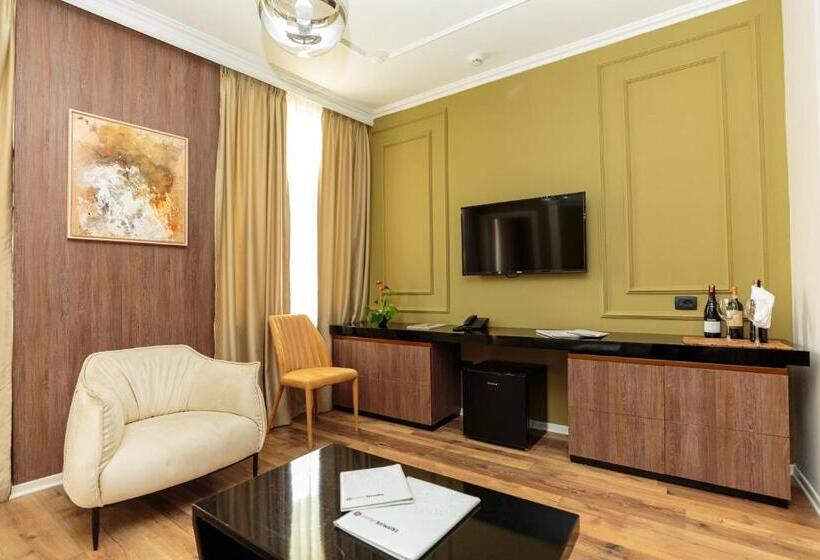 סוויטת ג'וניור עם מרפסת, Regina City Hotel & Spa